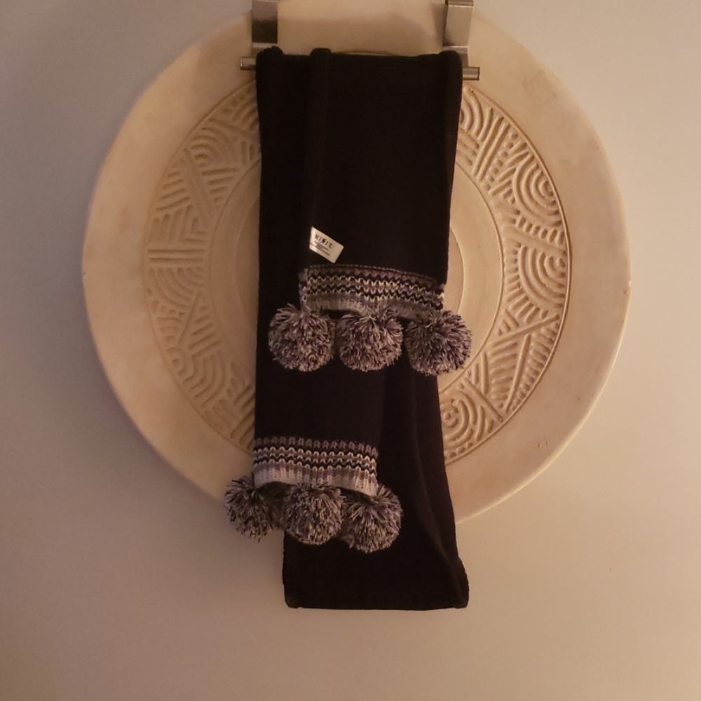 Minit knit scarf with fuzzy balls